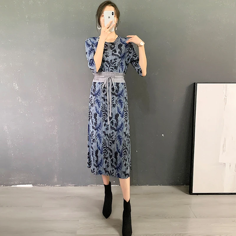 

Miyake pleated print dress 2022 summer new lace-up three-quarter sleeves slim temperament bottoming long skirt for women