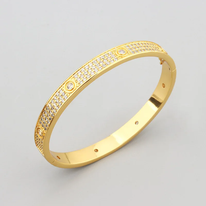 

European and American New Fashion All Over The Sky Titanium Steel Micro-Inlaid AAA Zircon Palace Luxury Retro Bracelet.