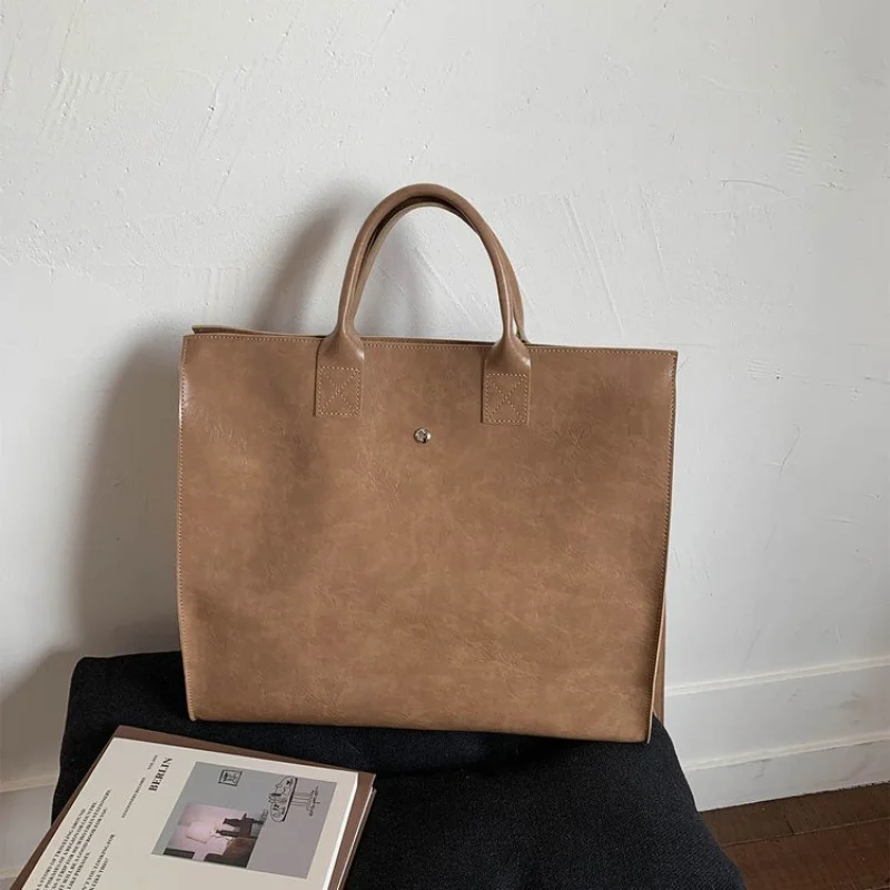 

Elegant Women's Tote Bag Made Of Premium Leather Boasting Trendy Lasting Spacious Daily Modern Look​