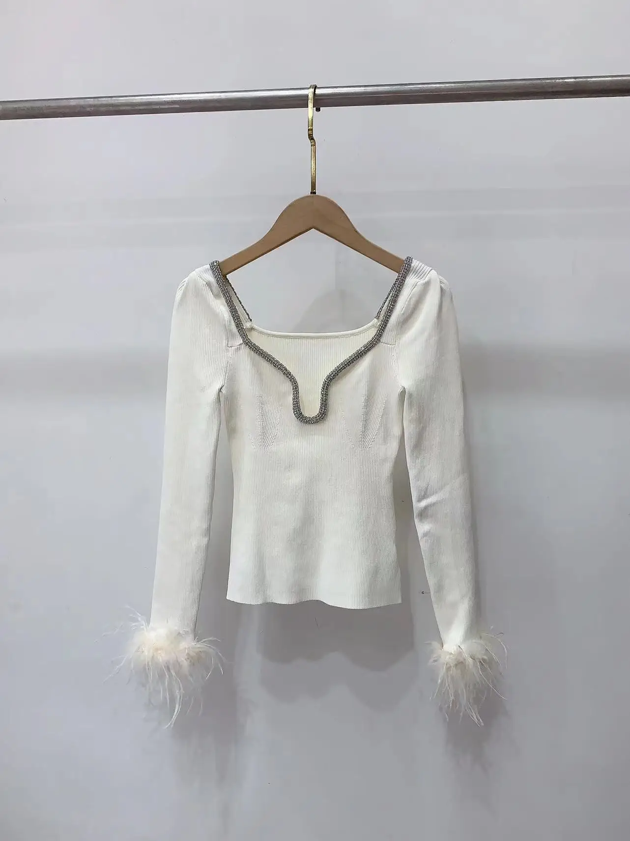 

Women Rhinestone Edge Low Collar Knitted Tops Casual Slim 2024 Spring New Feather Tassels Cuff Long Sleeve Sweater