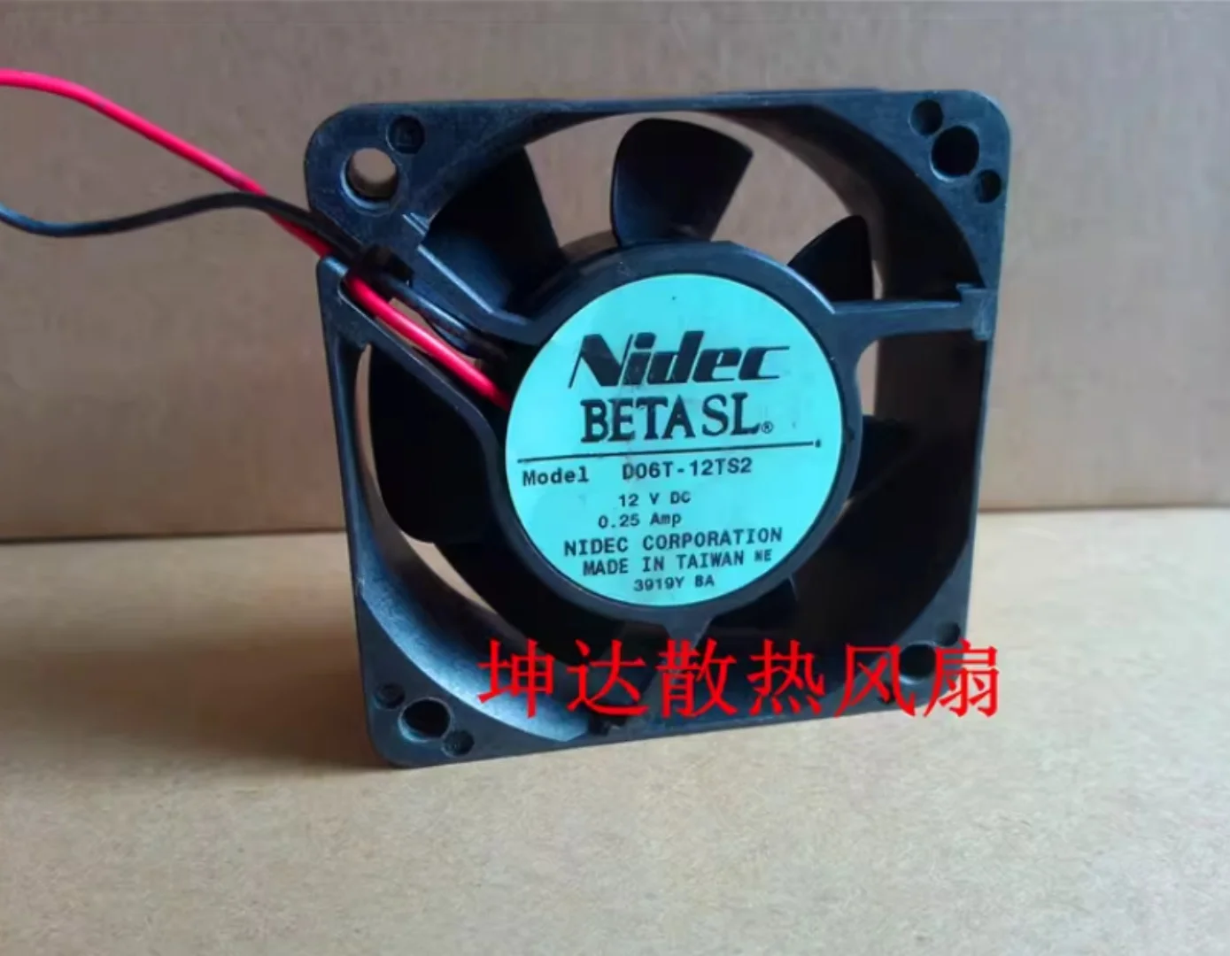 

NIDEC 60*60*25 12 В 0,25 А D06T-12TS2 6 см 2-проводной инверторный вентилятор питания корпуса
