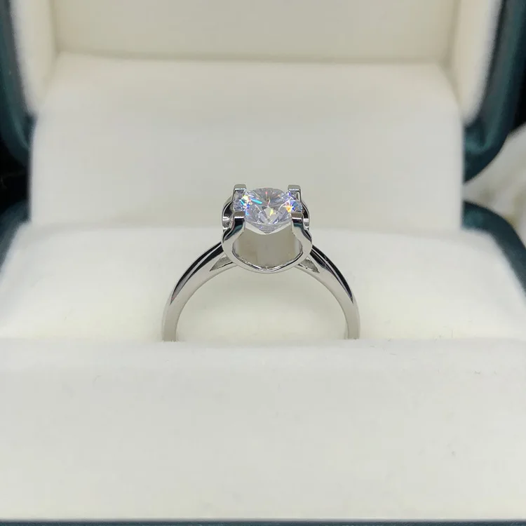 

Boutique PT950 platinum diamond ring female simple smooth bull head moissanite ring goddess platinum ring for girlfriend gift