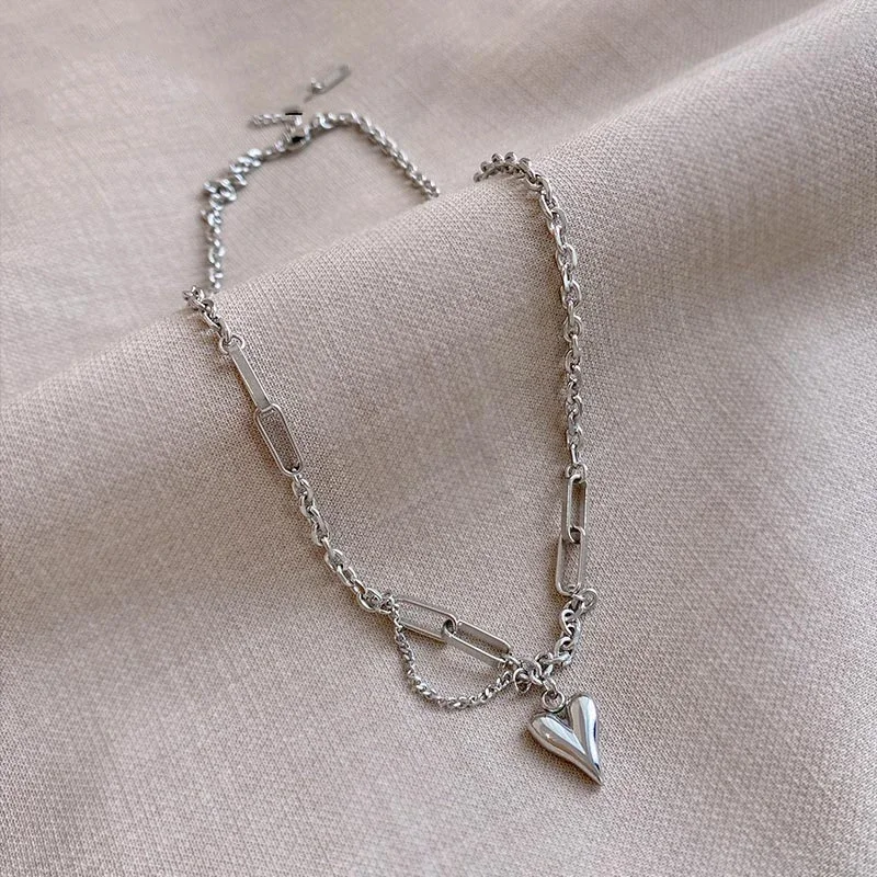 Design Sense Gold Stainless Steel Chain Heart Pendant Short Necklace Goth Girls Unusual Clavicle Chain Fashion Jewelry For Woman