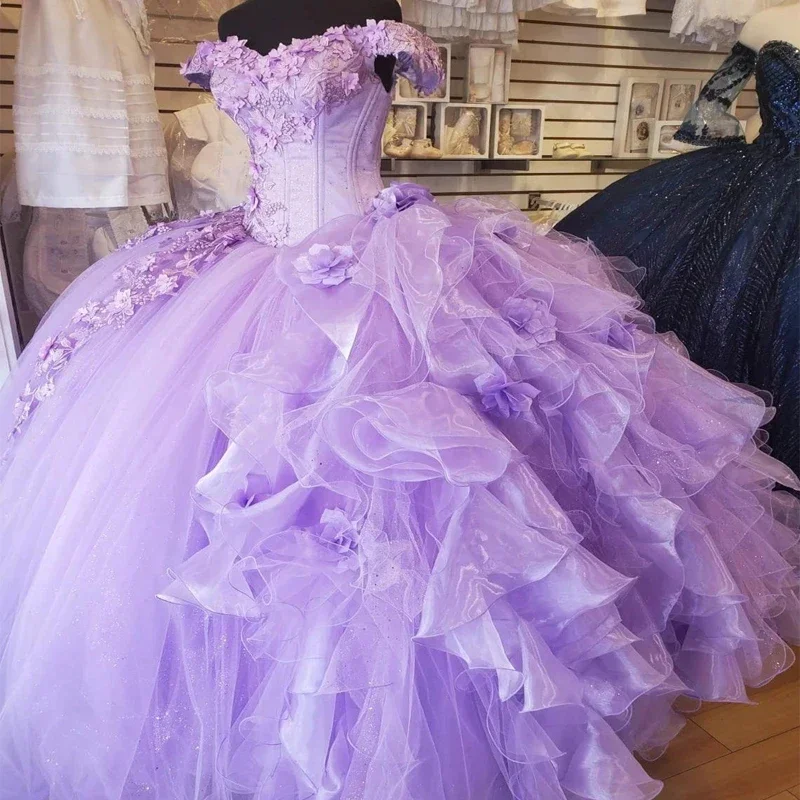 Abiti stile Quinceanera principessa lavanda di lusso Abito da ballo con spalle scoperte Lace-up 3D pizzo floreale Festa di compleanno Abiti da 15 Anos