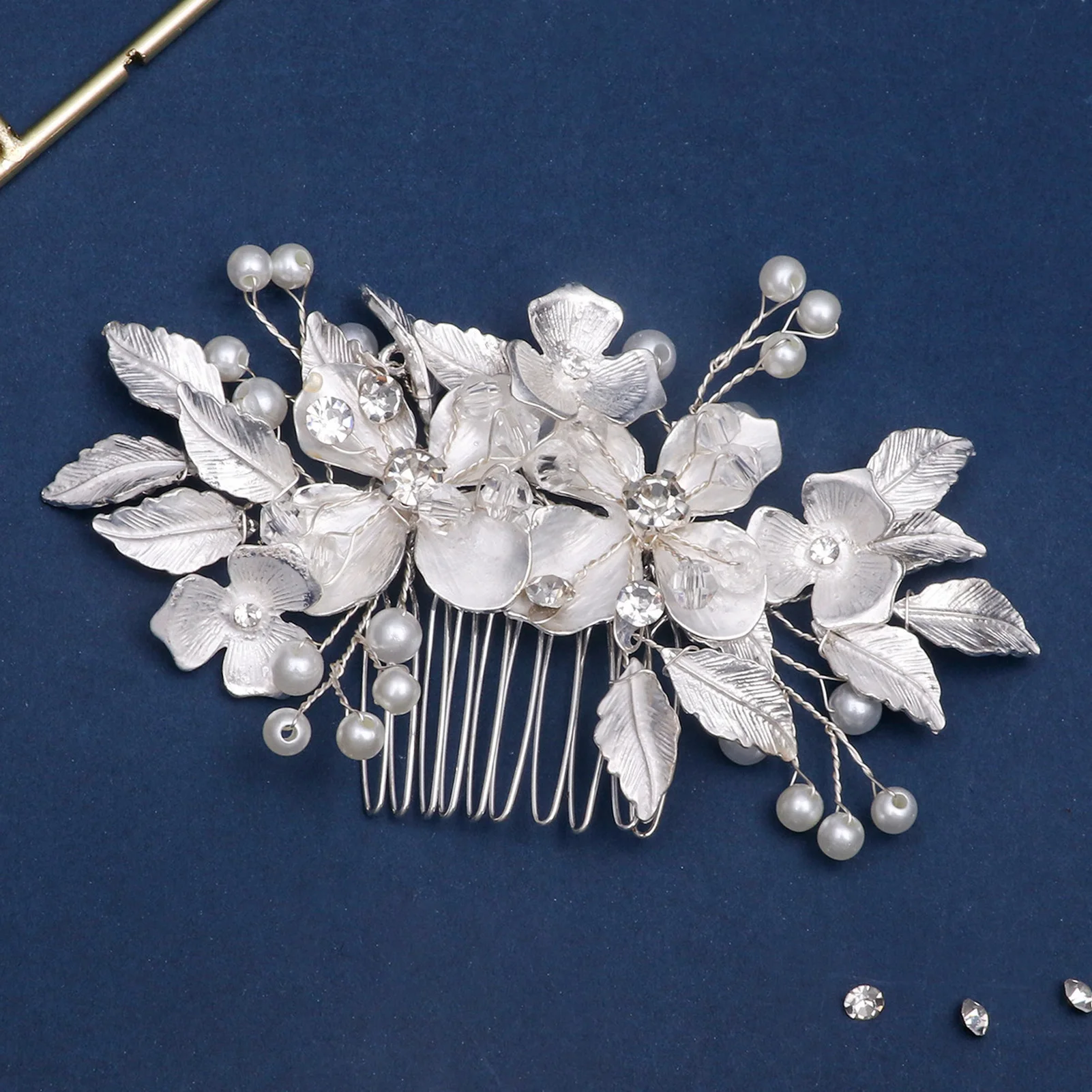 

Свадебная заколка-гребень для волос с жемчугом и стразами, ручной работы, для челки и боковых прядей, из сплава, с жемчугом, свадебные украшения, аксессуары для волос