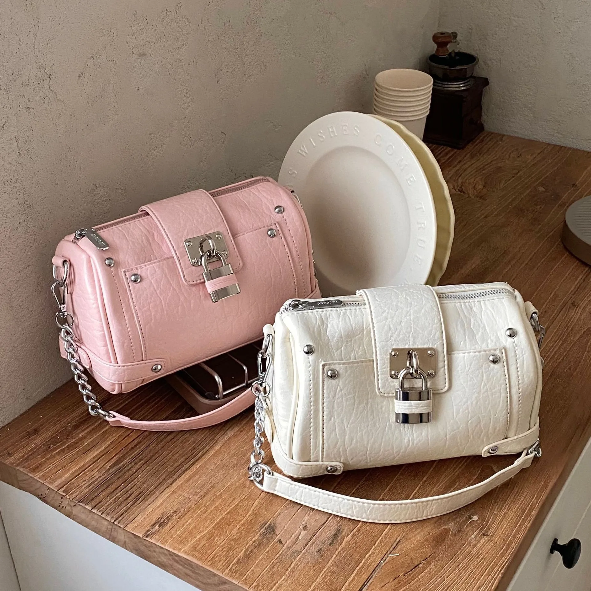 retro-chain-motorcycle-style-underarm-women's-bag-high-quality-versatile-small-trendy-girl-rivet-crossbody-bag-in-fashion