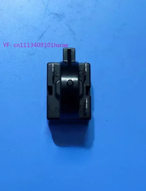 

Universal Refrigerator Compressor Start Relay QP2-15 3-Pin Starter Replacement