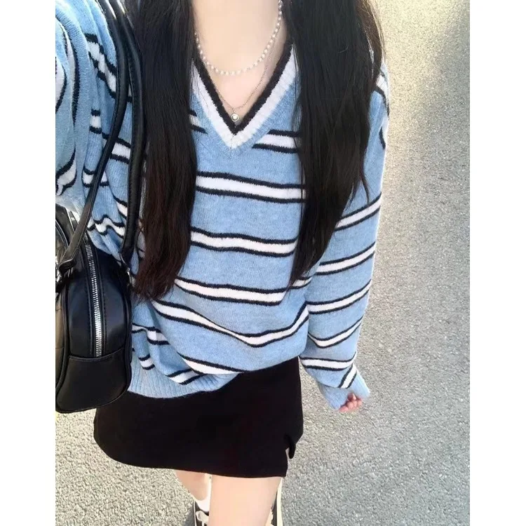 

Blue Striped V-Ne Knitted Sweater Top And f-Length Skirt Set Women's Faion Age-Defng Two-Piece Ensemble Winter Wear