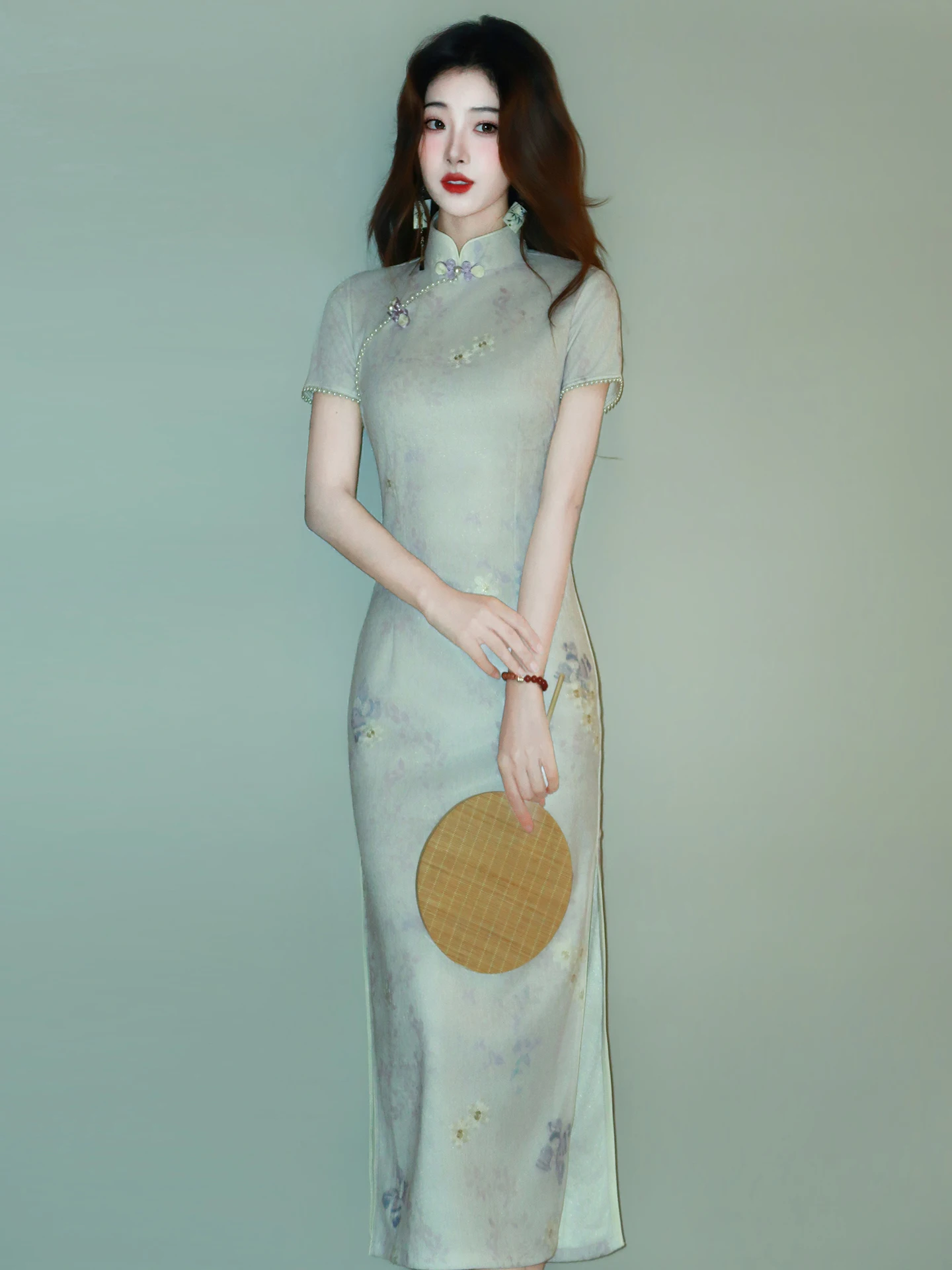 

Новое китайское офисное платье-ципао из фиолетового шелка 2026 года, элитное, из молочного шелка, с цветочным узором, с коротким рукавом