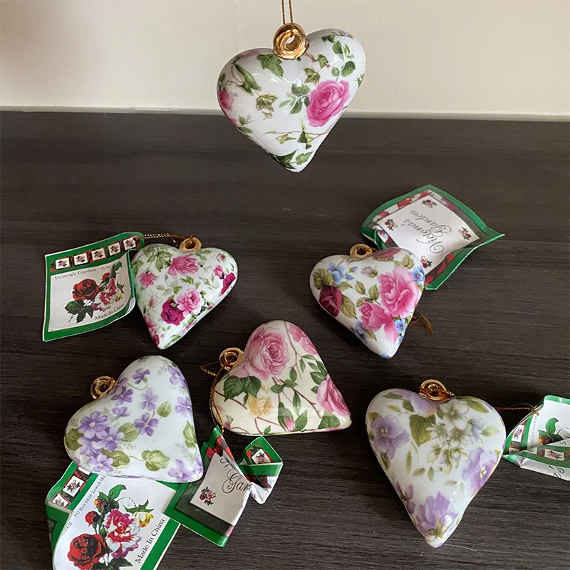 

Ceramic Love-shaped Pendant, Creative and Personalized Small Ornaments, Shooting Props, Car Pendant, Children's Toys