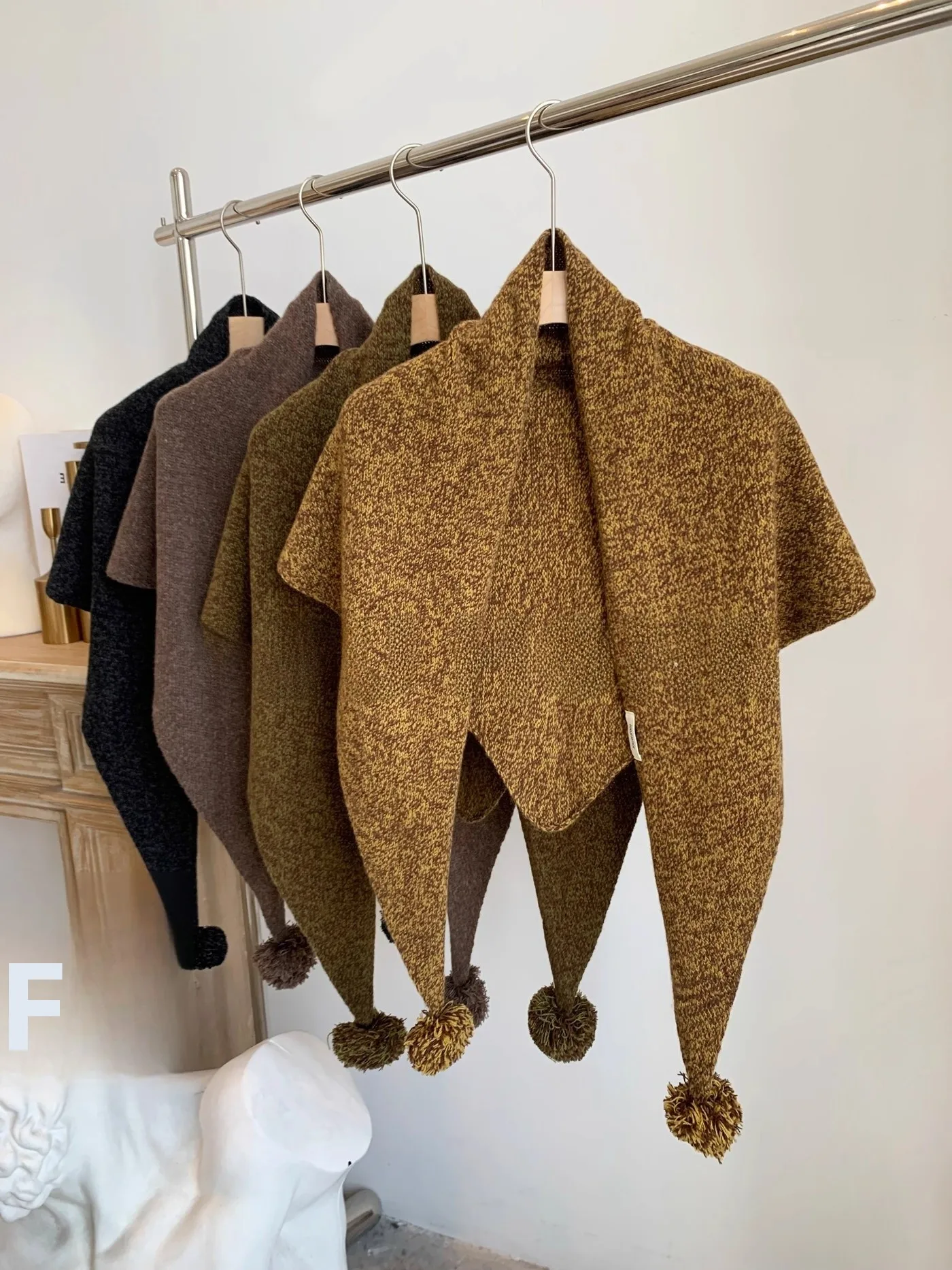 韓国スタイルウール三角スカーフ女性の秋冬新作暖かい毛皮のようなショール軽量高級感ネックウォーマーヘッドスカーフ