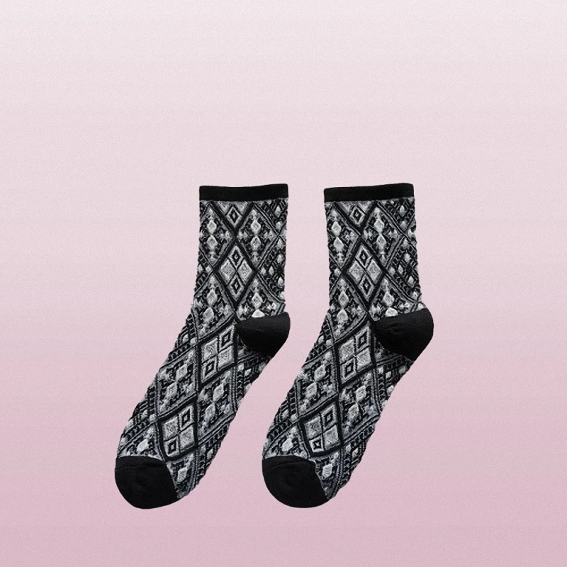 2/4 Pairs 2024 New Women's Mid-tube Socks Ethnic Style Palace Retro Three-dimensional Diamond Lattice Mori Women's Casual Socks