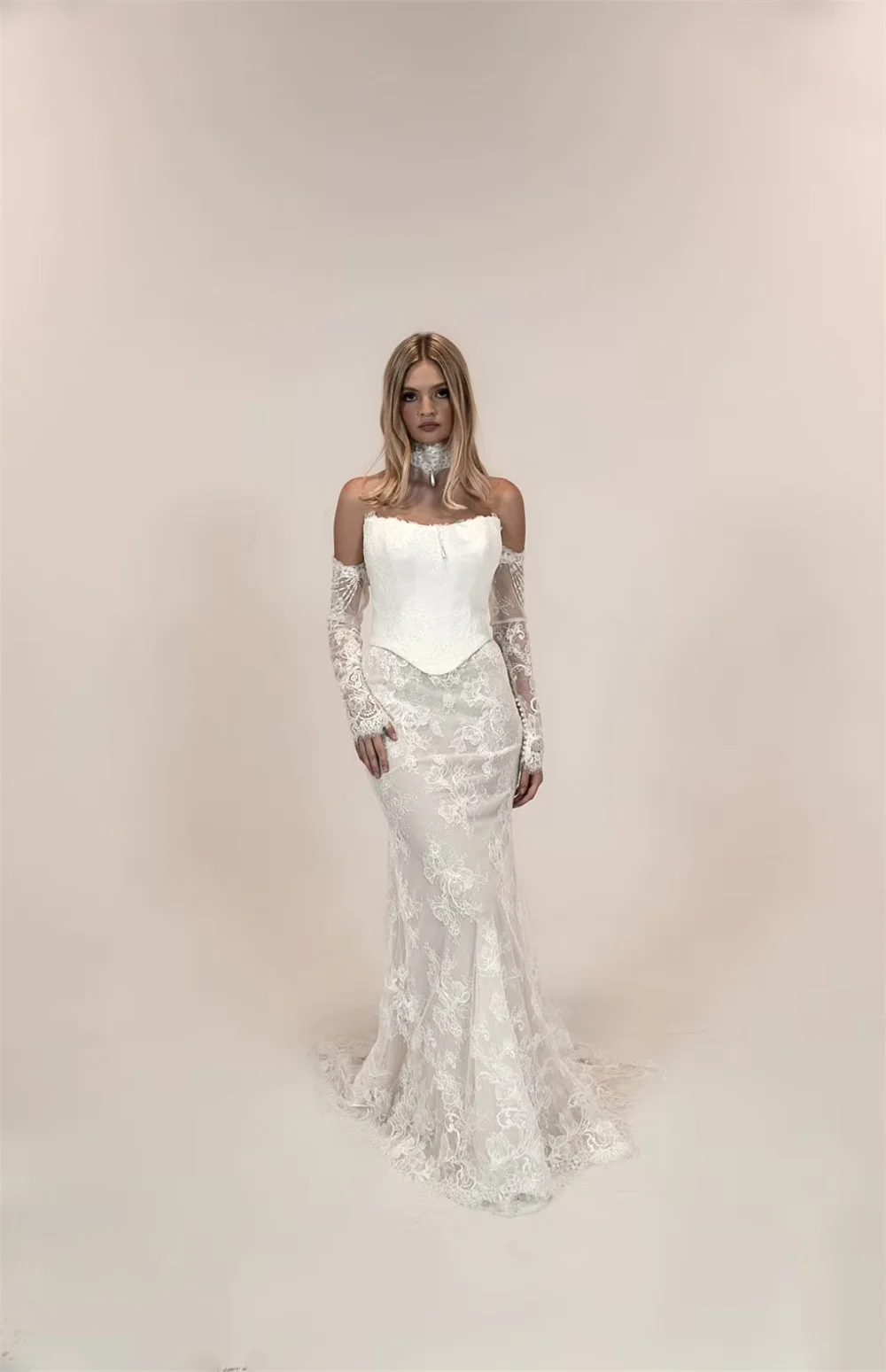 ชุดแต่งงานแบบเกาะอกสุดหรูสไตล์โตเกียว แขนถอดได้ ผ้าลูกไม้ทรงเมอร์เมด สีขาว ยาวกรอมพื้น