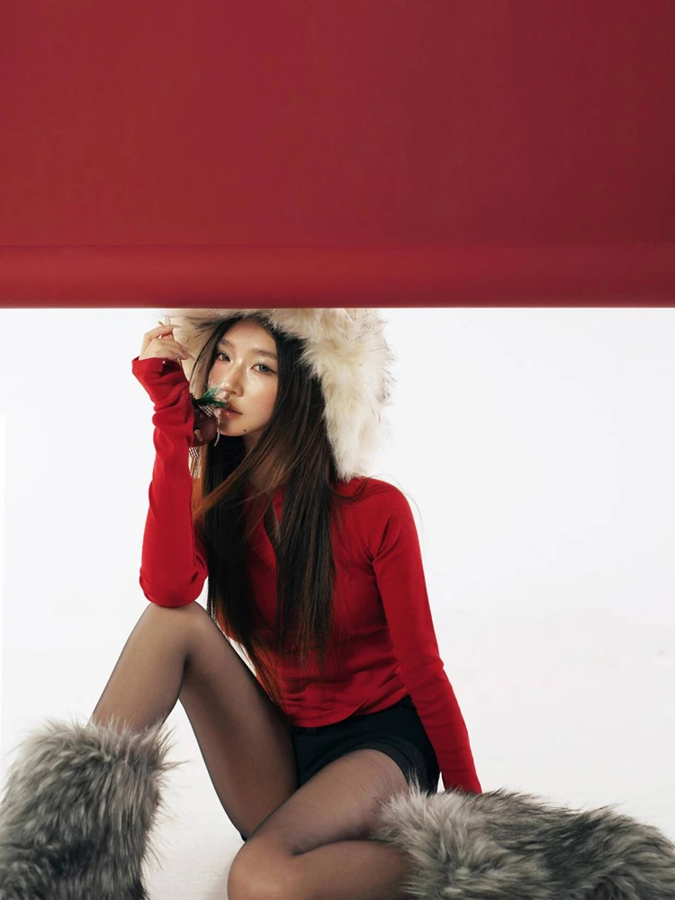 

Red Christmas Theme Photography Artistic New Year's Photo Studio Atmosphere Feeling Photography Clothing New 2026 Autumn Winter