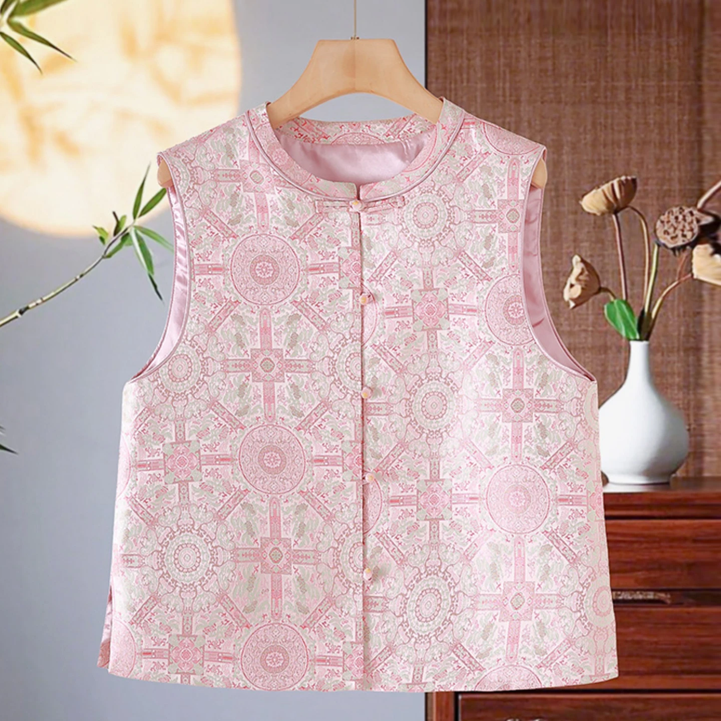 

Новая женская верхняя одежда в китайском стиле Young Version Song Jin: жилет с воротником-стойкой, в стиле Тан, на пуговицах, с подплечниками, из полиэстера.