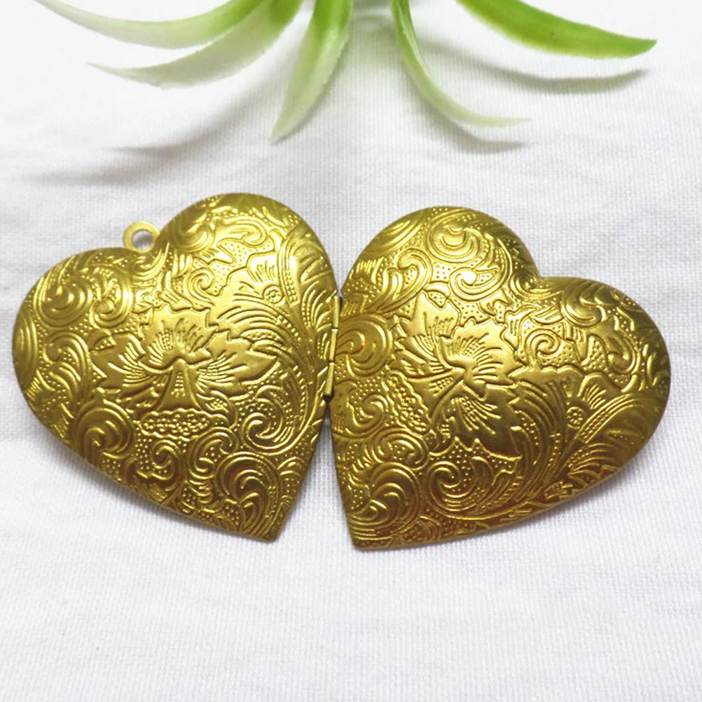2Pcs Unique Heart Shaped Copper Pendants Picture Holders DIY Jewelry Charms Necklace Accessories Heart Shape Pendants