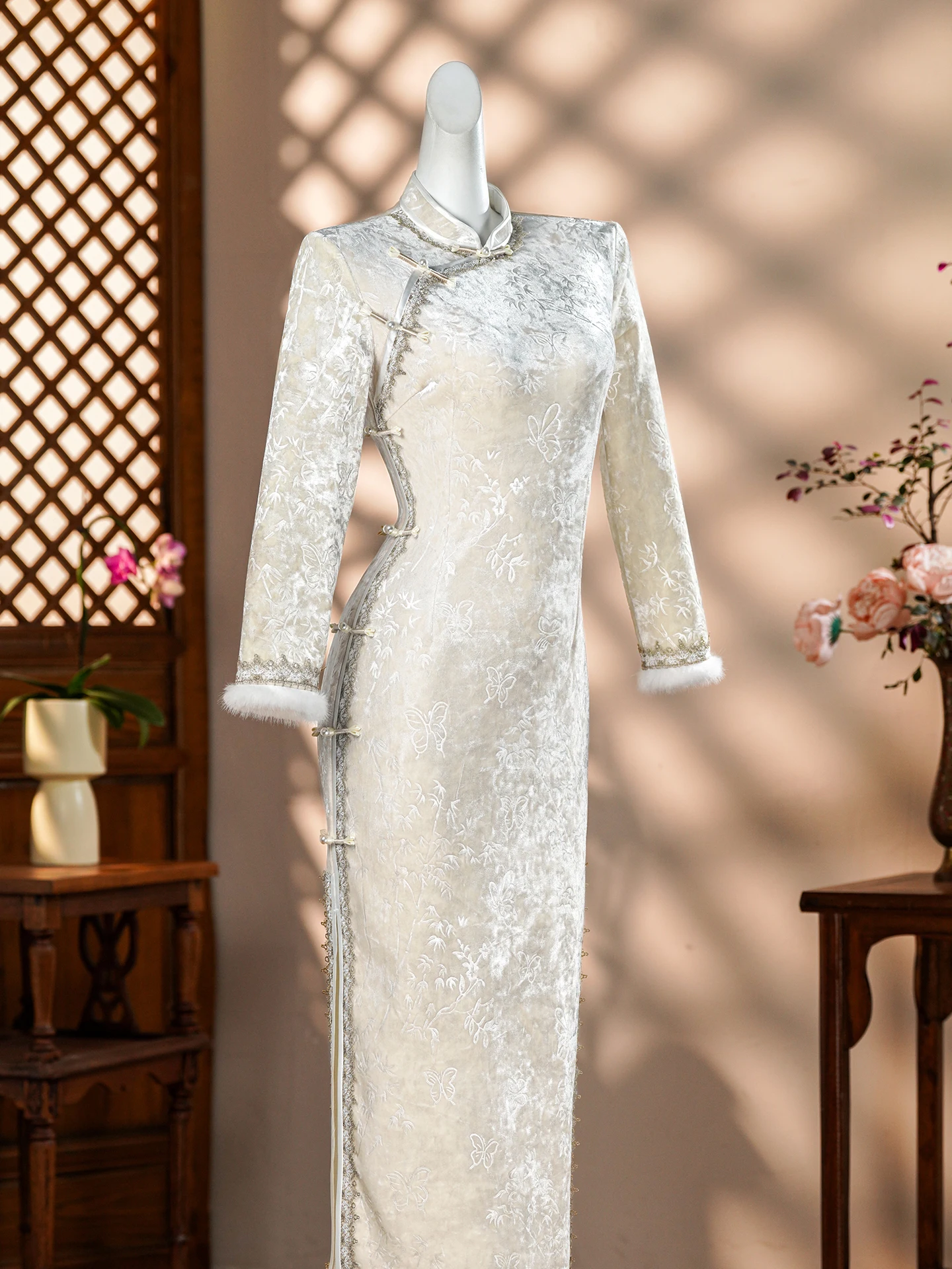 

Новая китайская белая бархатная зимняя одежда: улучшенная молодежная версия для девушек, премиум-класс, длинный рукав, цветочный принт