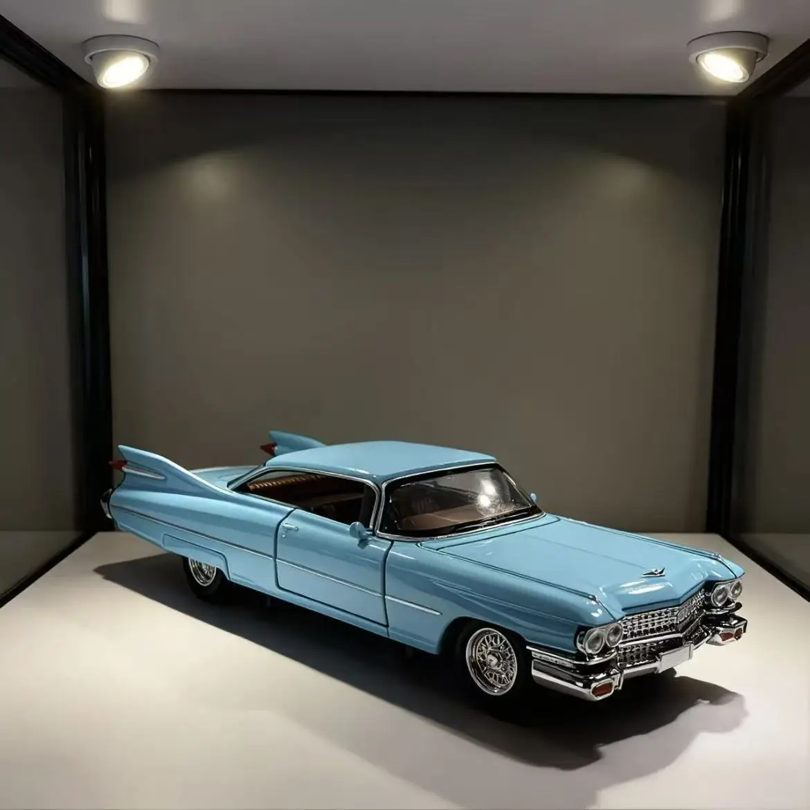 

Модель автомобиля-ракеты в стиле ретро 1:24, ностальгическая, из сплава, со звуком и светом, детская игрушка, забавный подарок на день рождения, серия