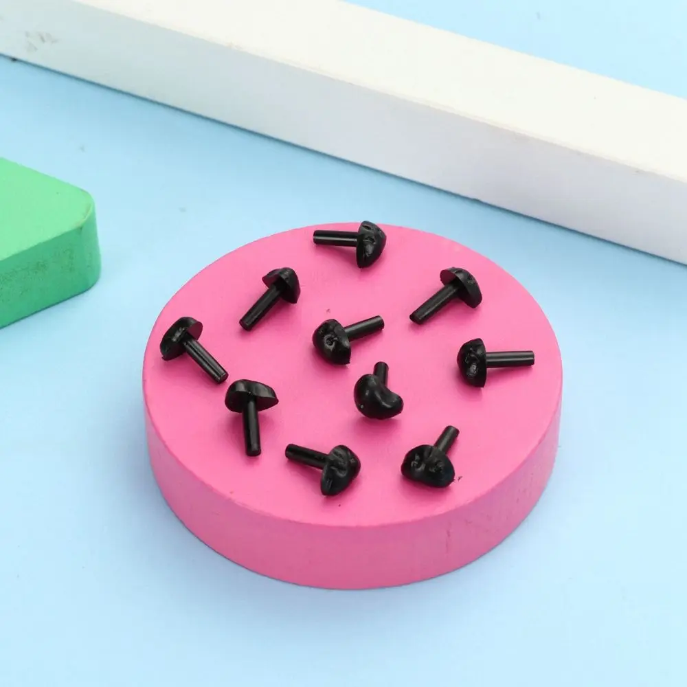 10 ชิ้นปุ่มหมีพลาสติก DIY เครื่องมือตุ๊กตาจมูกสามเหลี่ยมจมูกตุ๊กตาอุปกรณ์เสริมชิ้นส่วนความปลอดภัย