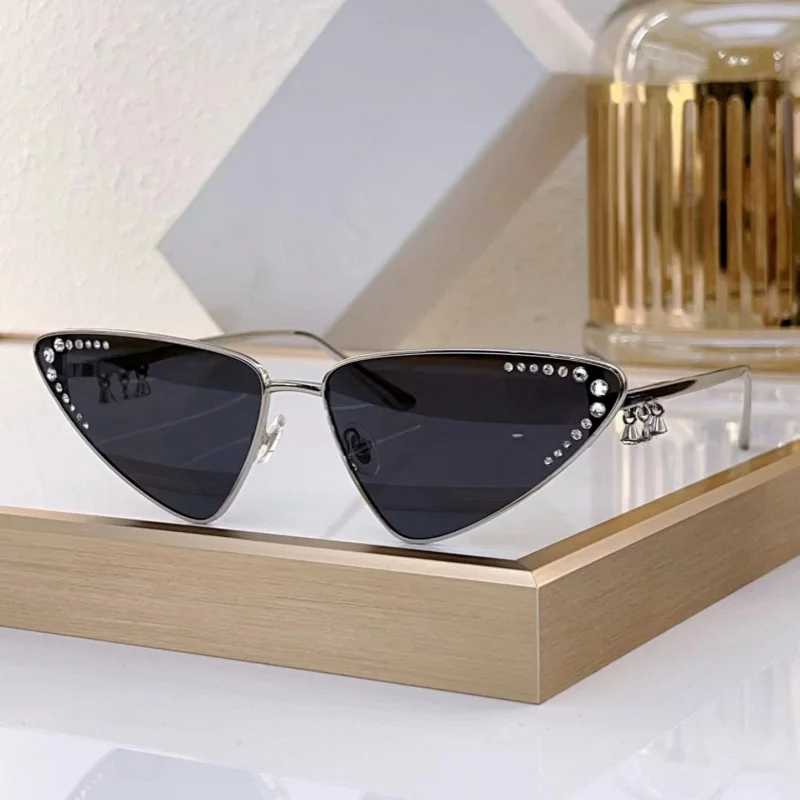 

167-New style metal triangle frame sunglasses ladies personality sunshade sunglasses diamond-encrusted glasses UV400