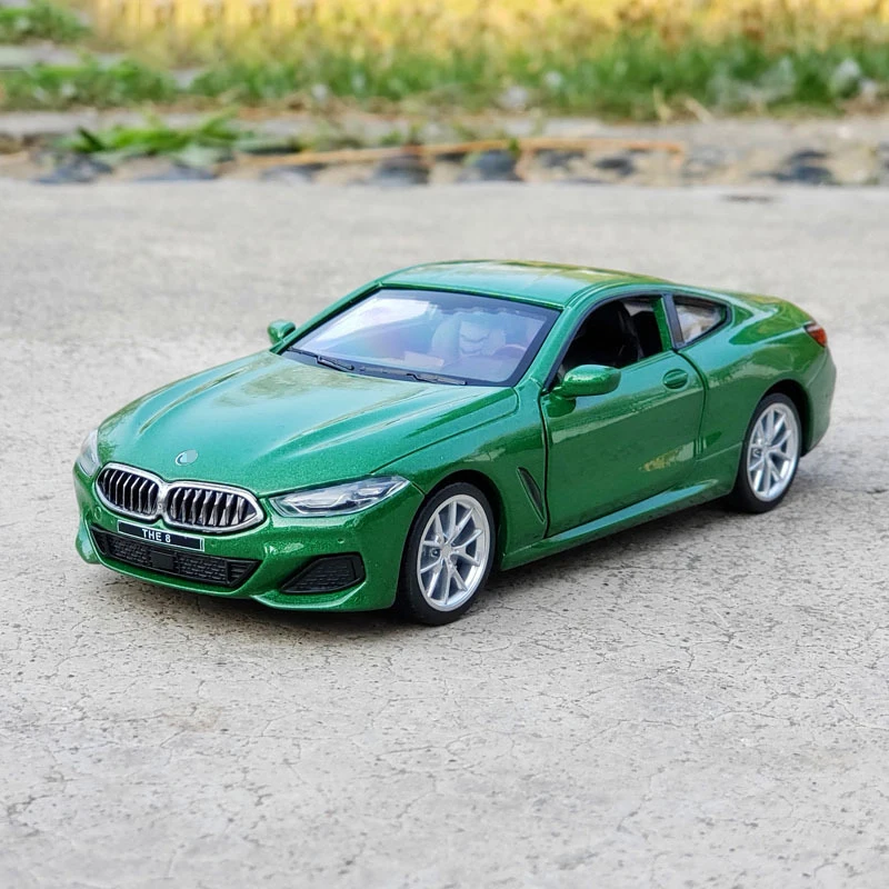 1:35 BMW M8 M850i Supercar Alloy Car Die Cast Toy Car Model Sound and Light Children\'s Toy Collectibles Birthday gift