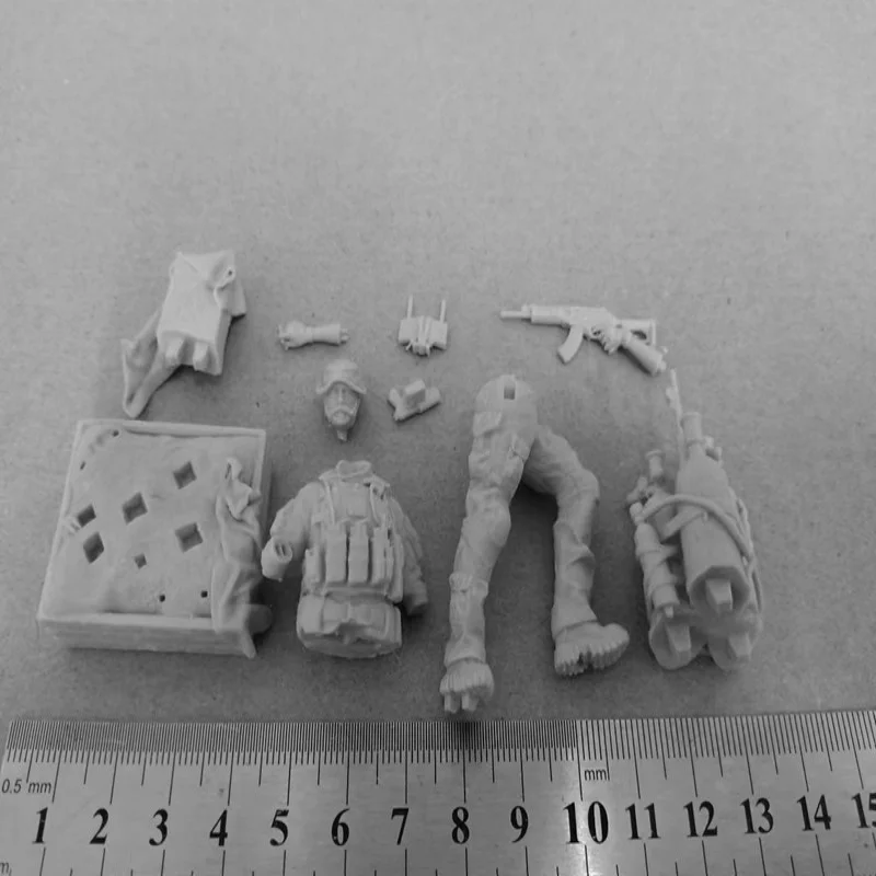 Figurina in resina in scala 1/24 Soldato delle forze speciali barbuto Kit modello assemblato fai-da-te Giocattolo scultura non assemblato e non verniciato
