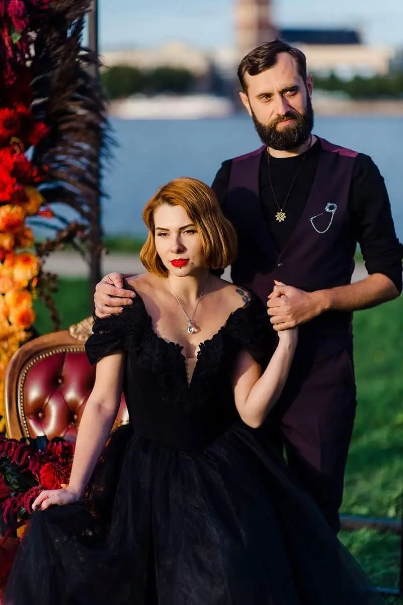 Vestidos de casamento pretos para noiva gótico tule vestido de noiva linha a renda apliques vestido de casamento