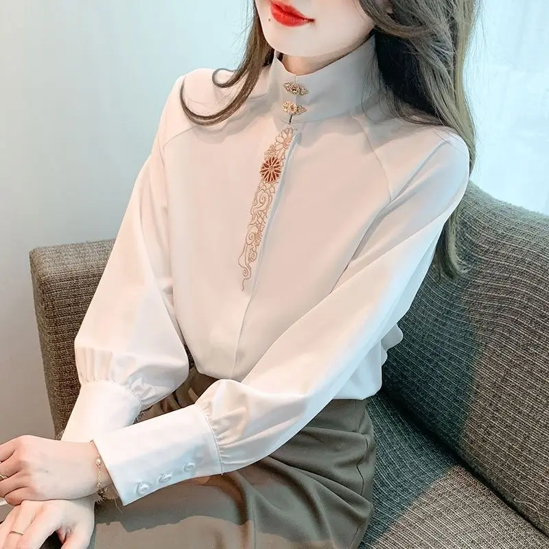 Golden Velvet Casual Shirt Female 2024 Spring New Fashion V-Neck Joker Long Sleeve With Outer Wear Bottoming Shirt Female.LX624