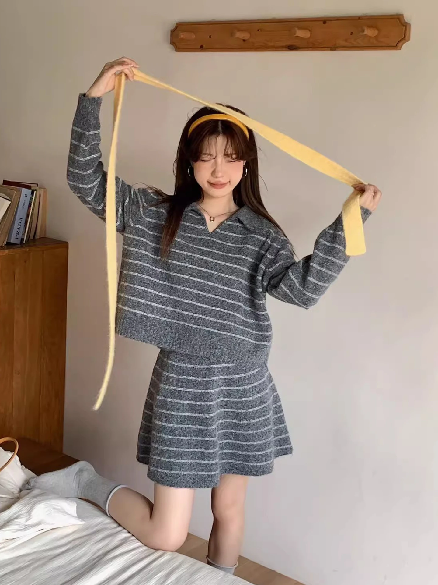 

Clothland женский элегантный полосатый вязаный костюм, свитер с длинными рукавами, пуловер, мини-юбки, женский модный комплект из двух предметов TA710