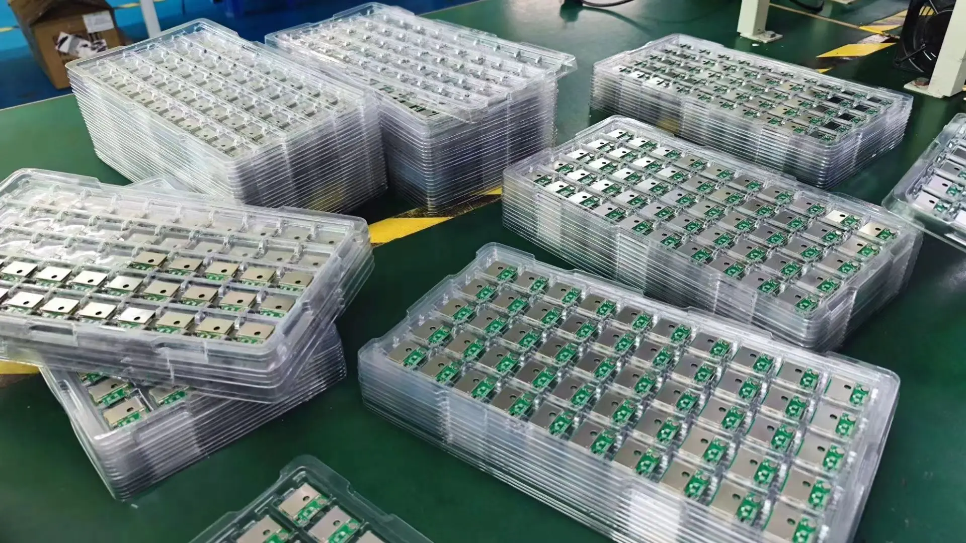 Wodoodporna antena GNSS RTK Aktywna rolnicza antena GPS o wysokim zysku pomiarowym Moduł GPS o wysokiej dokładności z zewnętrzną obudową IP67