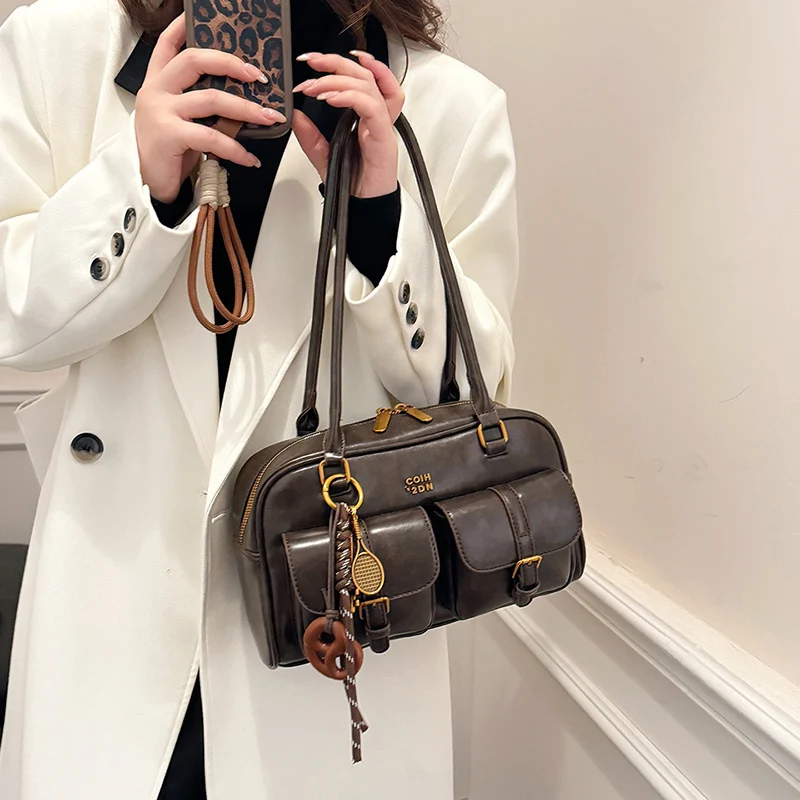 

Women Solid Color Handbag with Pendant Vintage Armpit Bag PU Leather Casual Soft Handbag Large Capacity Travel Shopping Bag