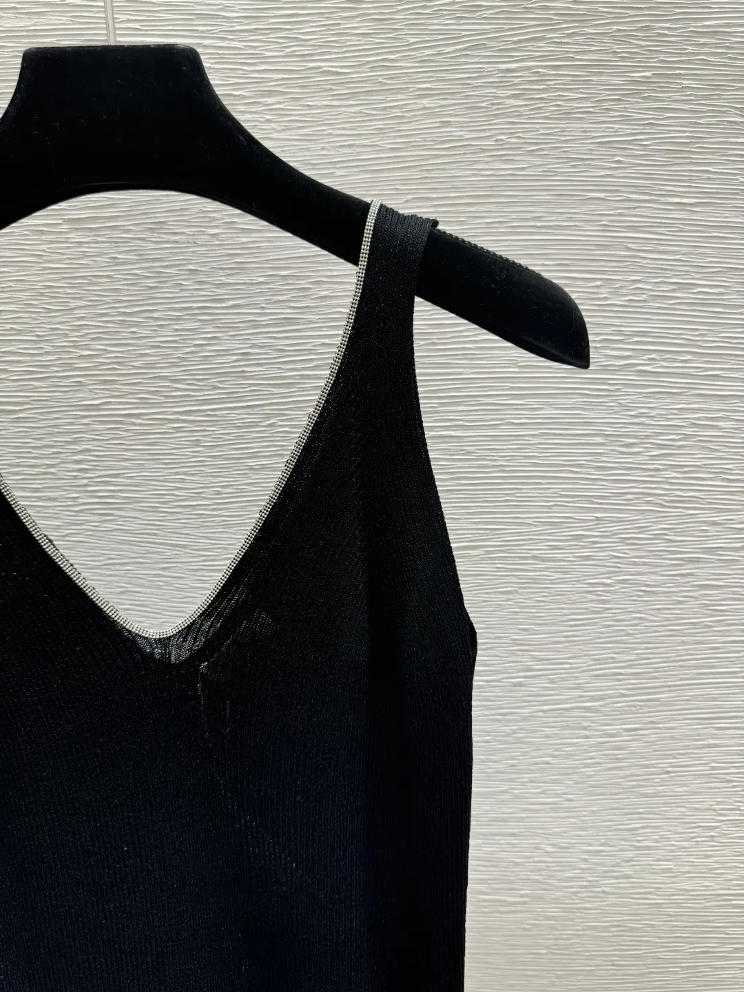 2026 Spring/Summer New Arrival: High-Quality, Stylish V-Neck Knitted Vest with Bead Embellishment