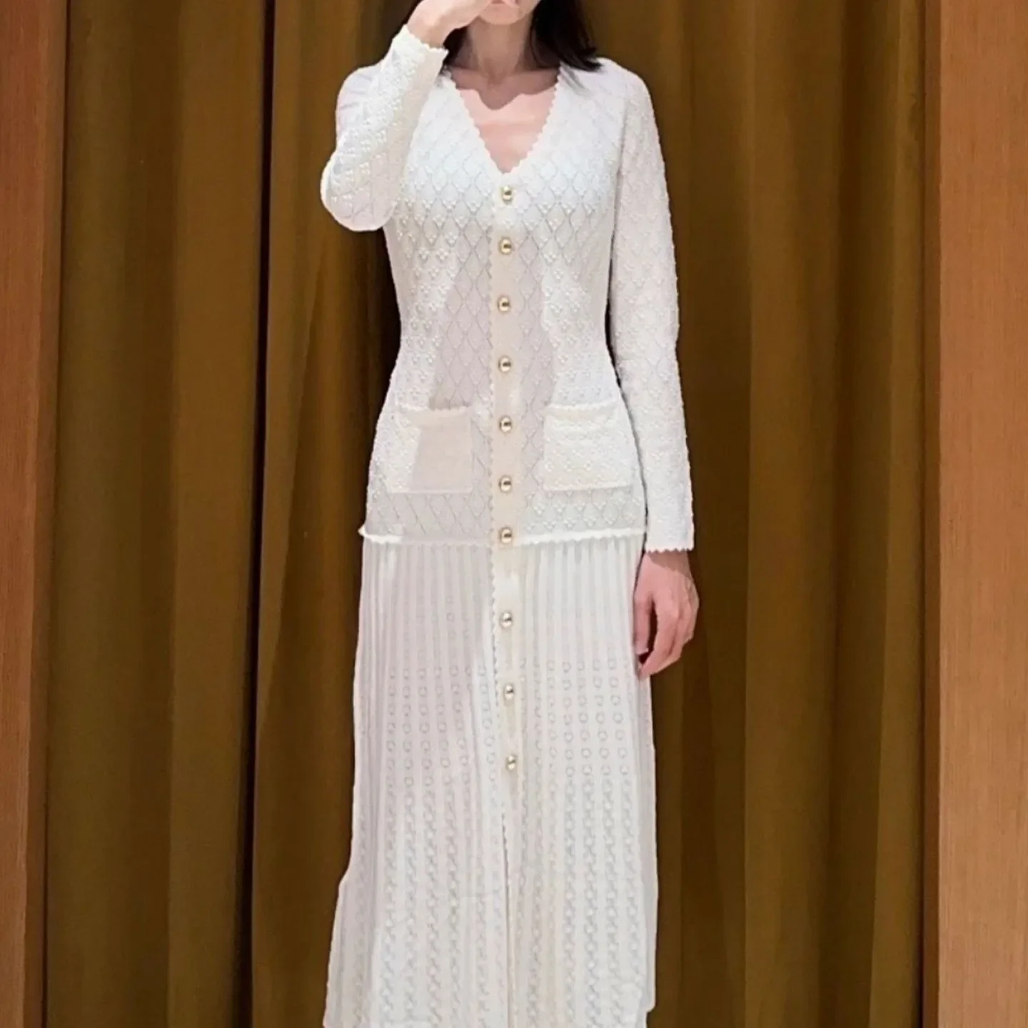 2025 Otoño e Invierno vestido blanco con cuello en V para mujer vestido de noche de manga larga calado ajustado vestido midi