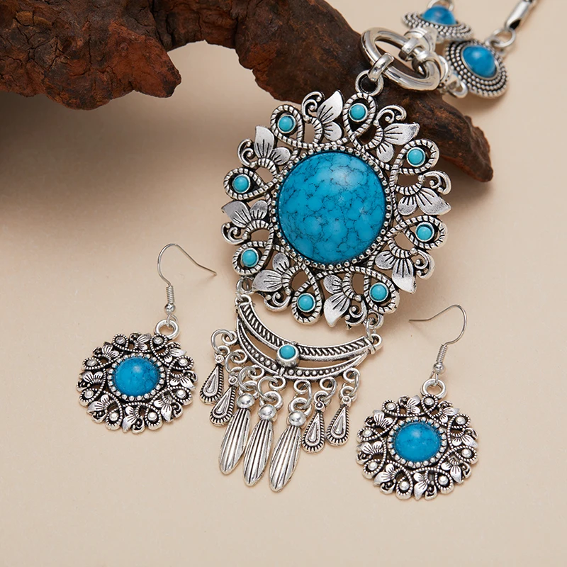 Bohemian New Vintage Tibetan Necklace Earrings Set for Women Ethnic Imitation Turquoise Memorial Holiday Tassel Gift Necklace