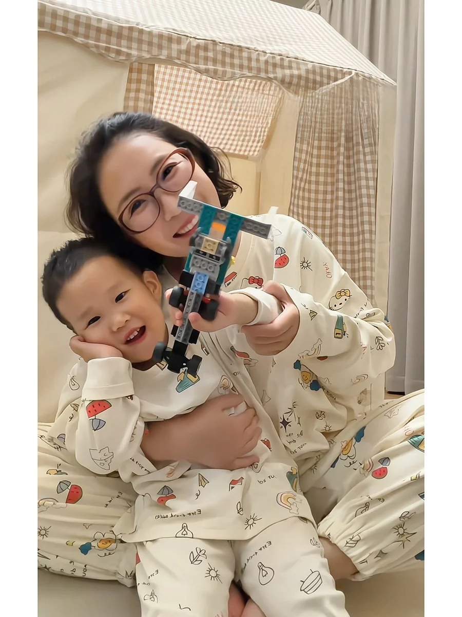 

Комплект: хлопковые мягкие брюки с мультяшным принтом, приятные для кожи, и свободная женская футболка Annforest для повседневной носки