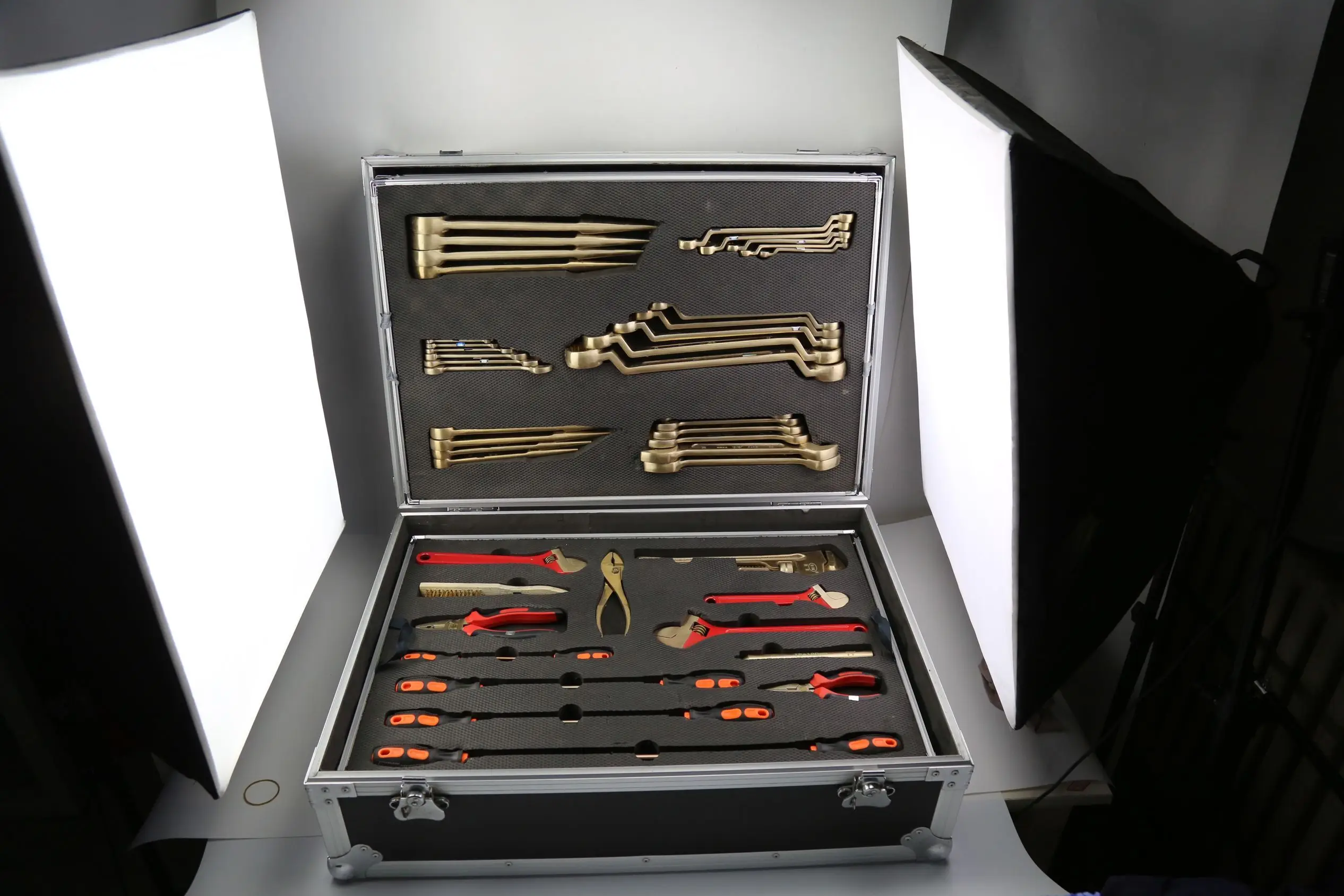 Set di attrezzi per rack per caricamento dell'olio Importazioni più vendute Imballaggio di sacchetti di plastica e scatole Hardware speciale