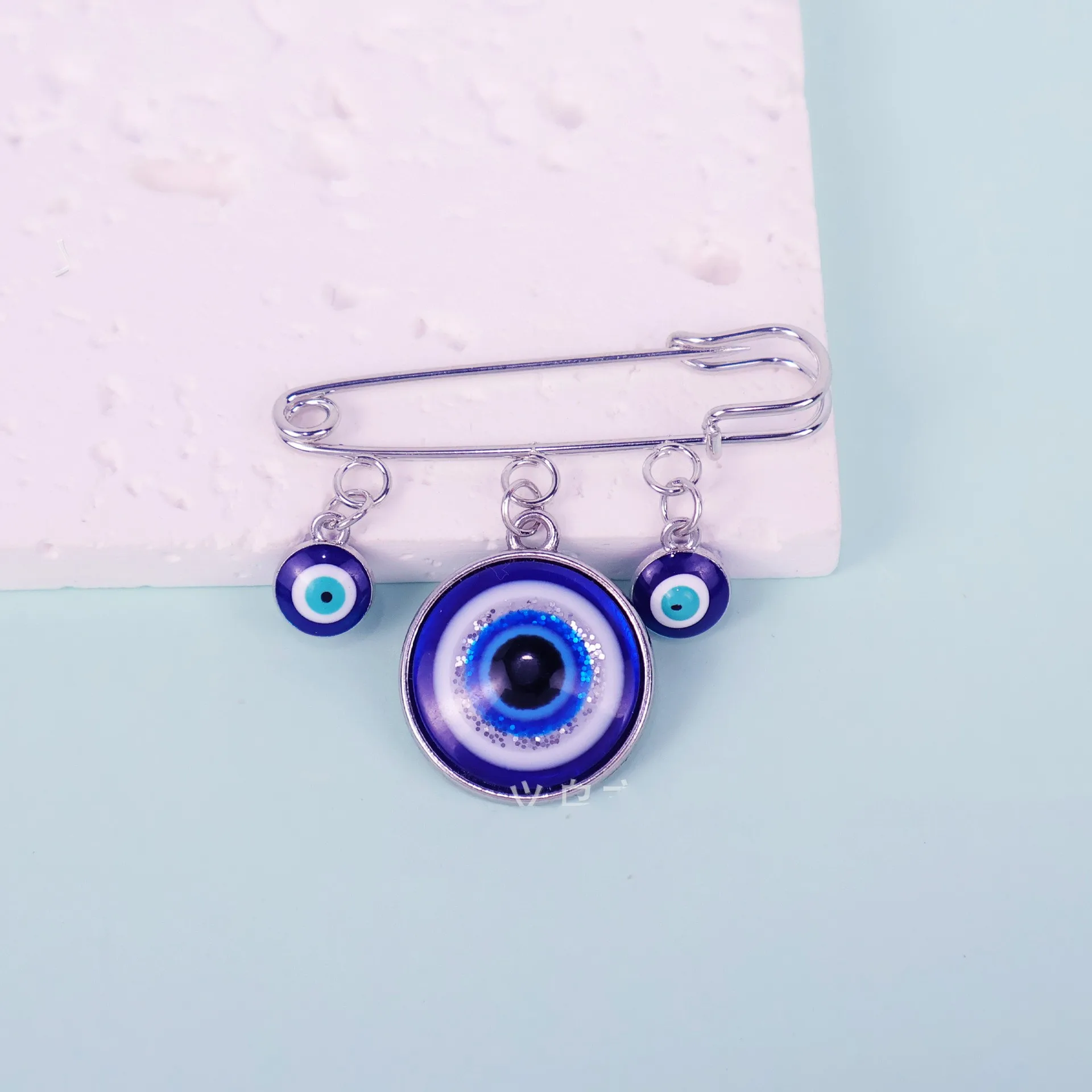 1PC New Fashion Vintage Turkish Evil Eye Brooch Retro Turkey Fatima Hand Pendant Pin Muslim Islam Religious Jewelry Baby Pin