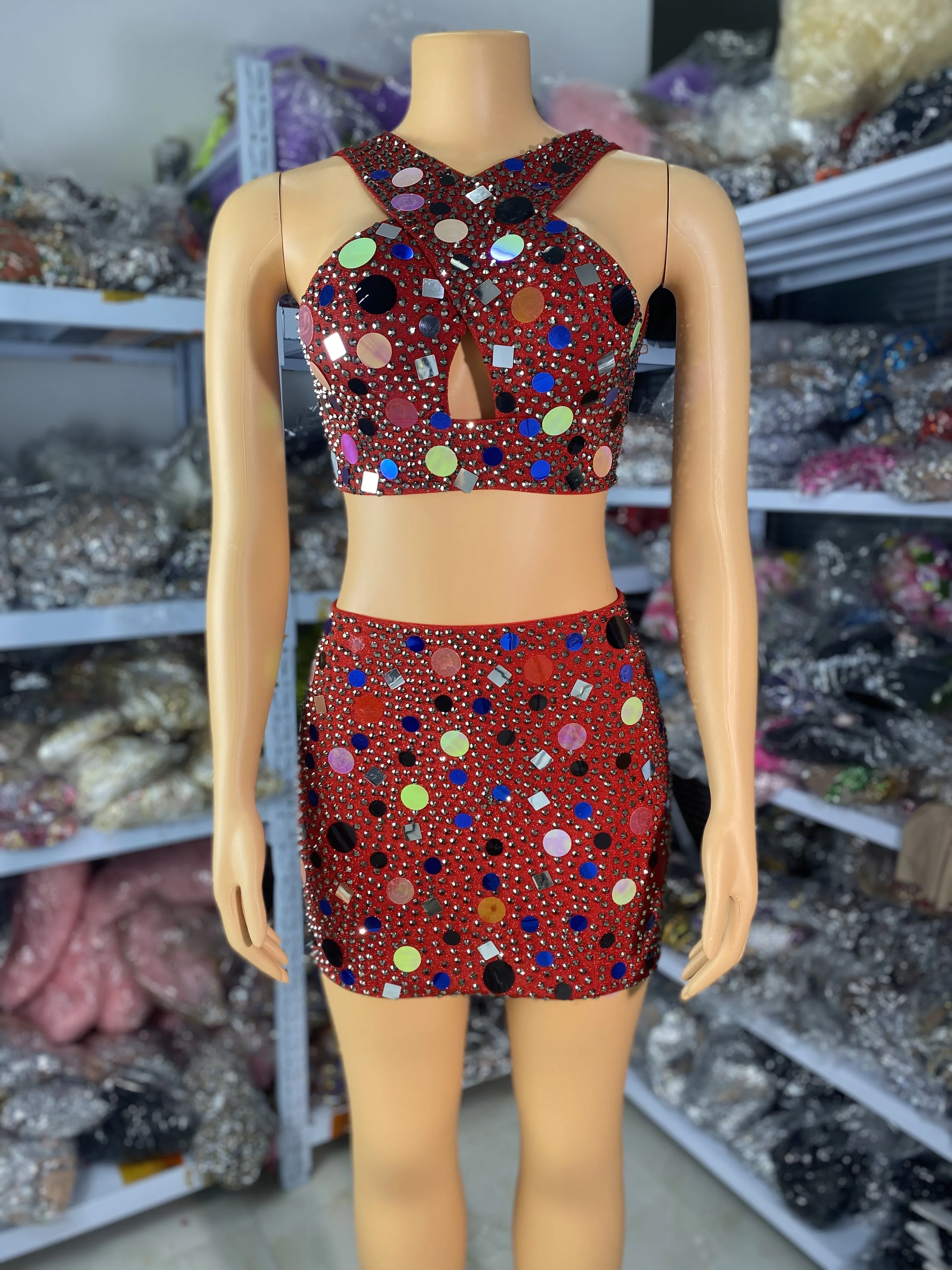 

Burgundy Sequines Beading Badie Outfits Crop Top And Mini Short Skirt 2 Pieces Sets Women Special Occassion Sparkly Party Outfit