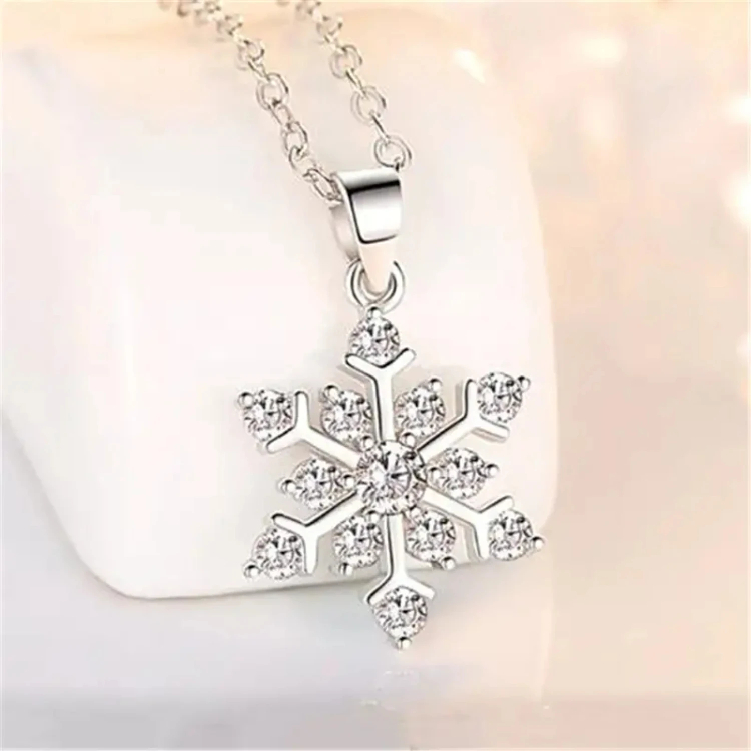 Collar con colgante de copo de nieve para mujer, joyería navideña elegante, regalo Ideal para vacaciones