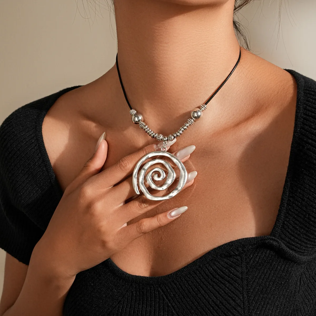 

2pcs/set Vintage Bohemian Style Metal Spiral Pendant Necklace Earrings for Women Creative Beach Vacation Y2k Jewelry Sets