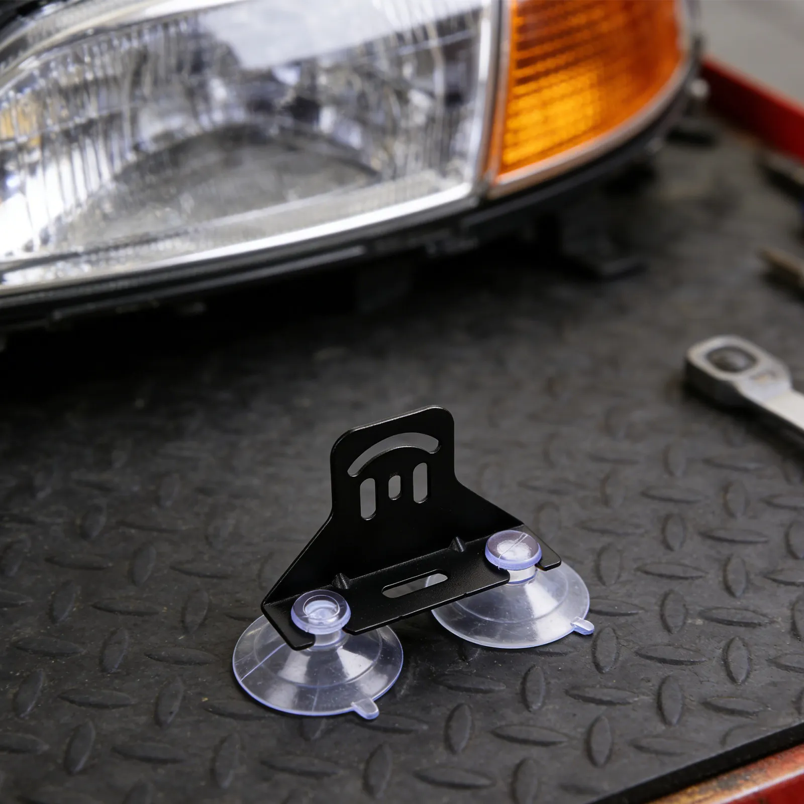 

Комплект универсальных кронштейнов для крепления фар на капот автомобиля, с двойной опорой, на винтах и присосках, для переднего бампера, для внедорожных светодиодных противотуманных фар