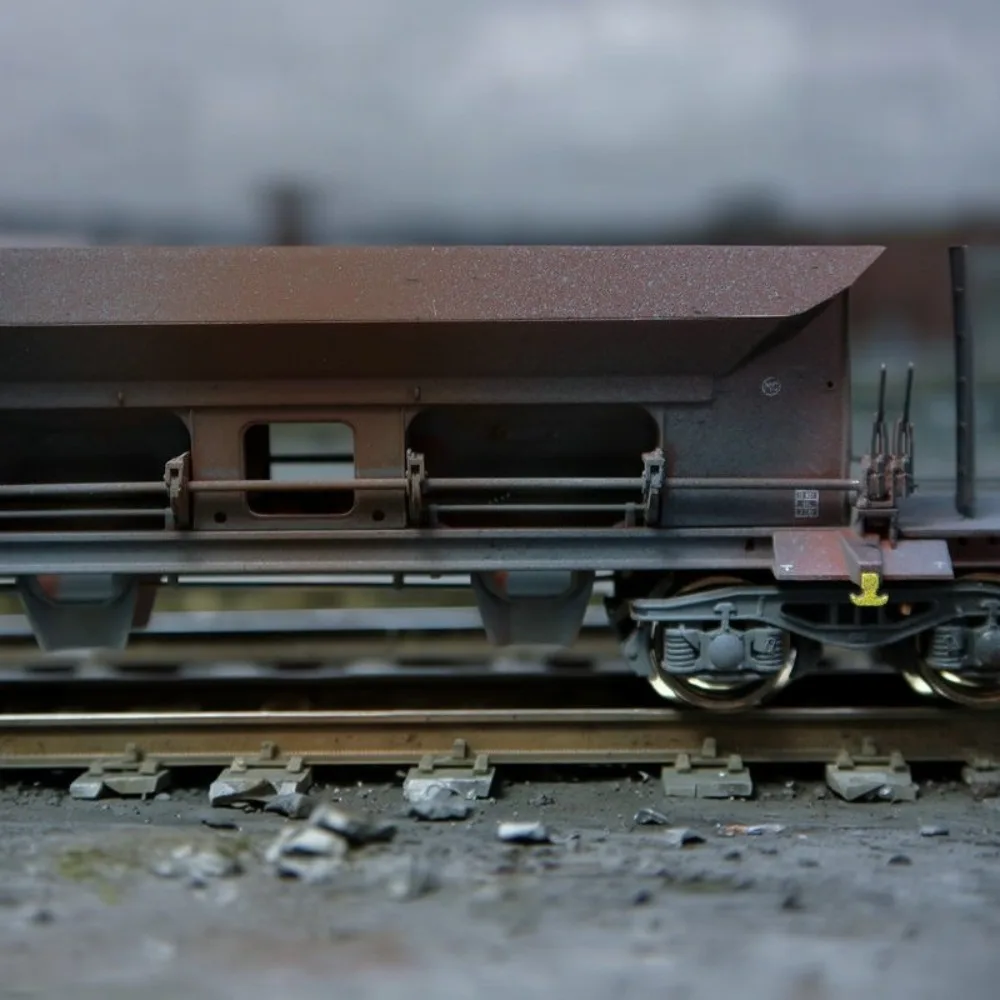 Model kolejowy ROCO HO skala 1/87, numer 77915, postarzany wagón wywrotka do węgla/wagón towarowy, 1 wagón, zabawka dla chłopców, prezent.