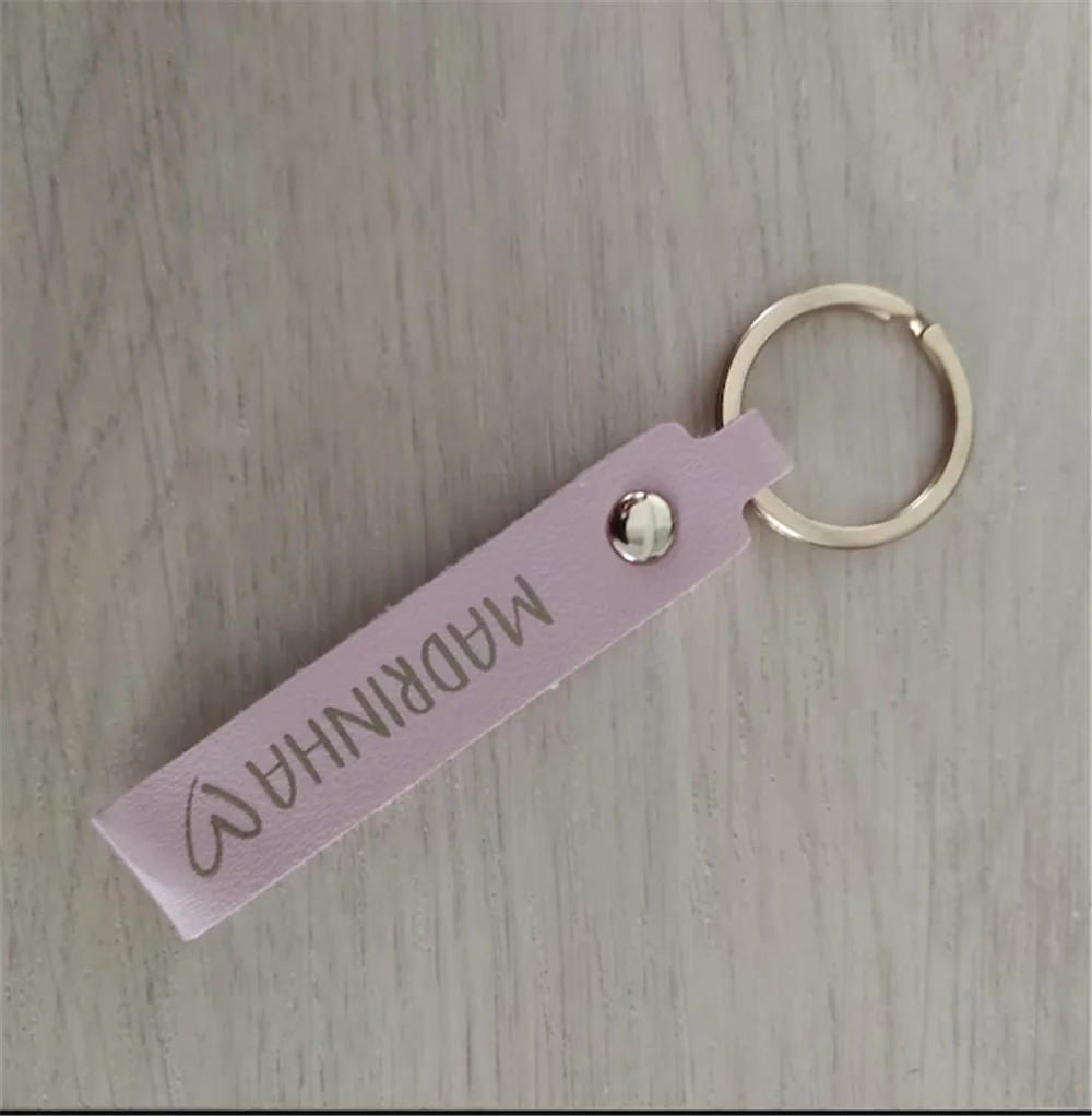 Pegangan kunci kulit personali - Monogram Keychain Leather ulasan dan harga