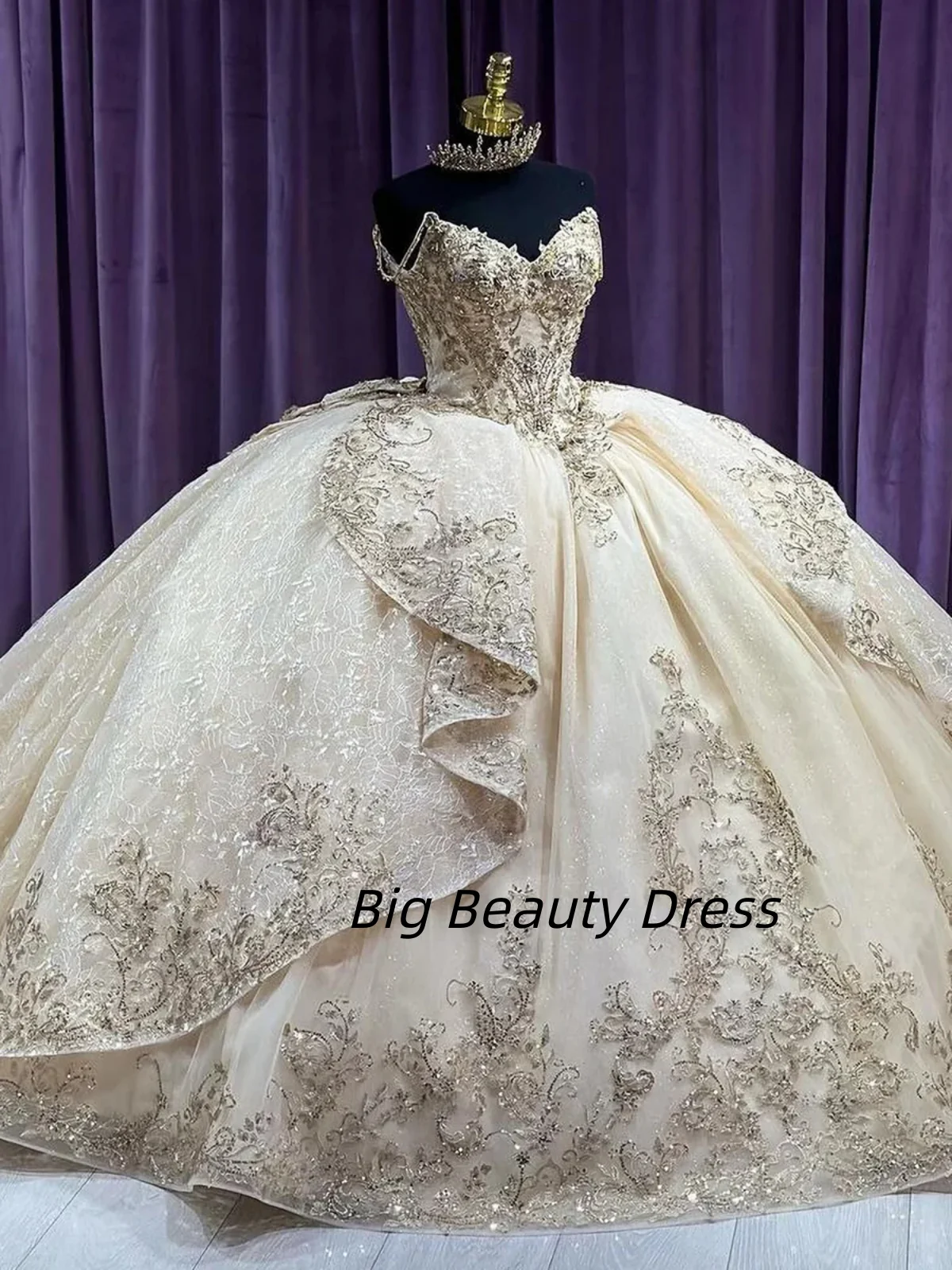 Customized ChampagneQuinceanera Dresses Sweetheart Spaghetti Straps Sleeveless Appliques Beaded Ball Gown Vestidos de15quinceañe