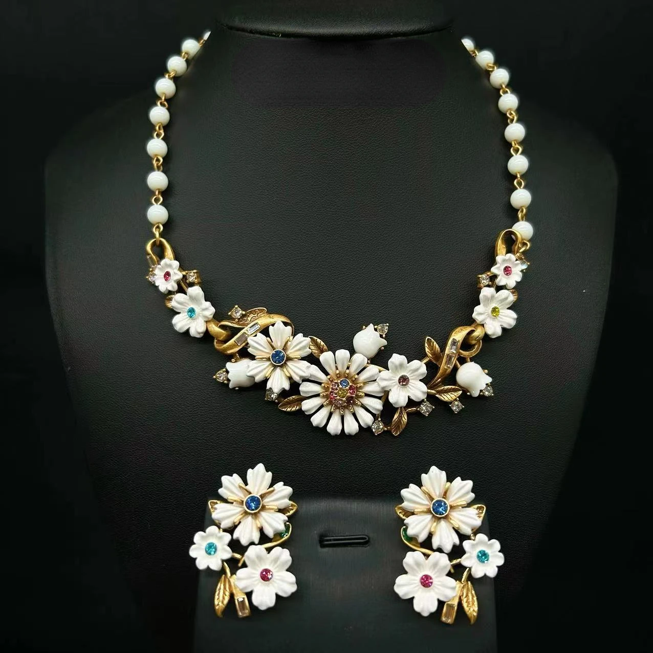 

New vintage white enamel flower necklace exquisite fashion small daisies pendant earrings Pendant niche high jewelry accessories