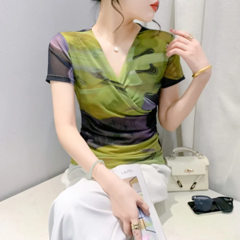 Fashion Cross V-neck Mesh Geometry Printed Slim T-shirt For Womens Summer Short Sleeved Designer Folded Top Shirt Lady Clothing