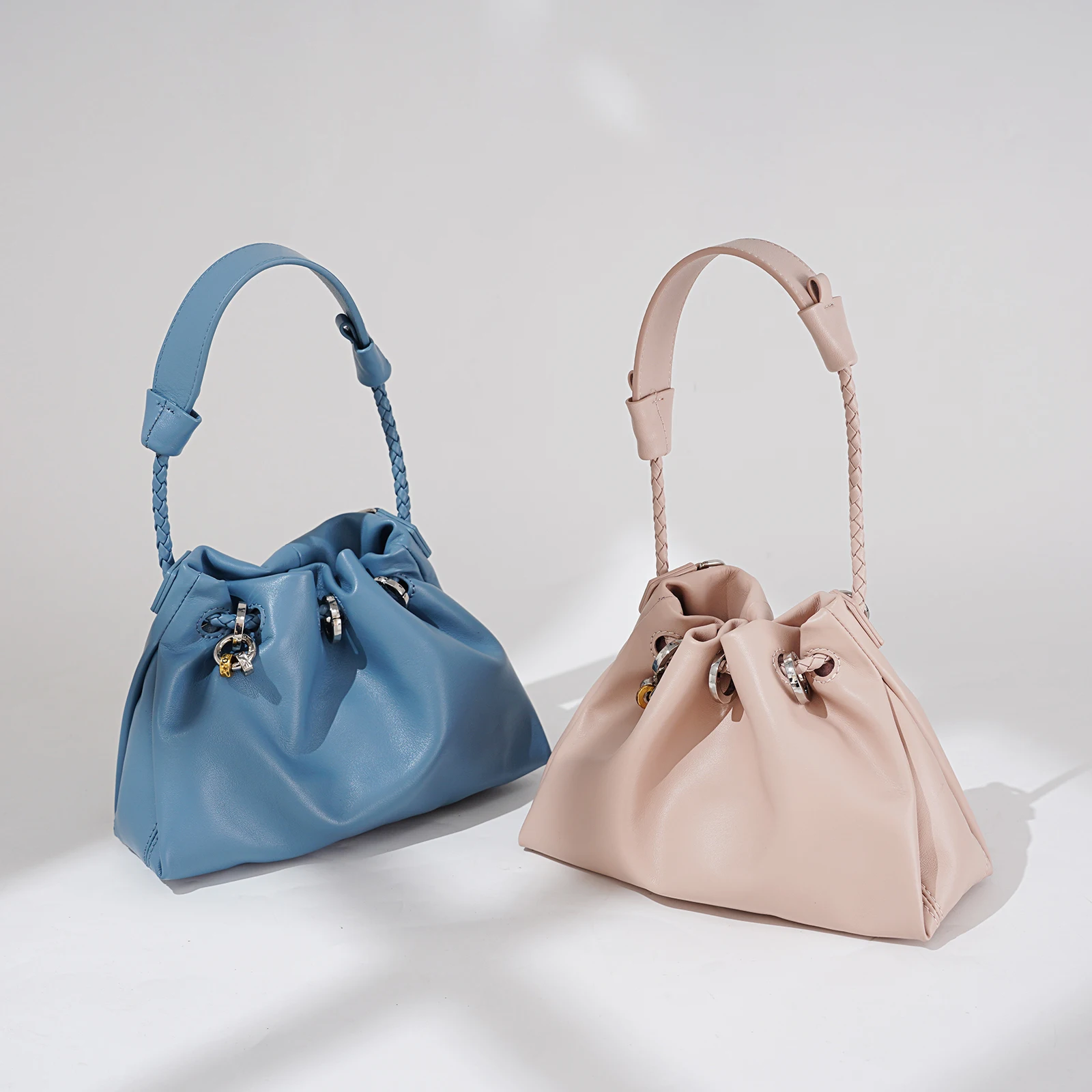 

Girls Cloud Handbags Niche Design Women Commuter Shoulder Bags First Layer Genuine Leather Female Small Crossbody Messenger Bags