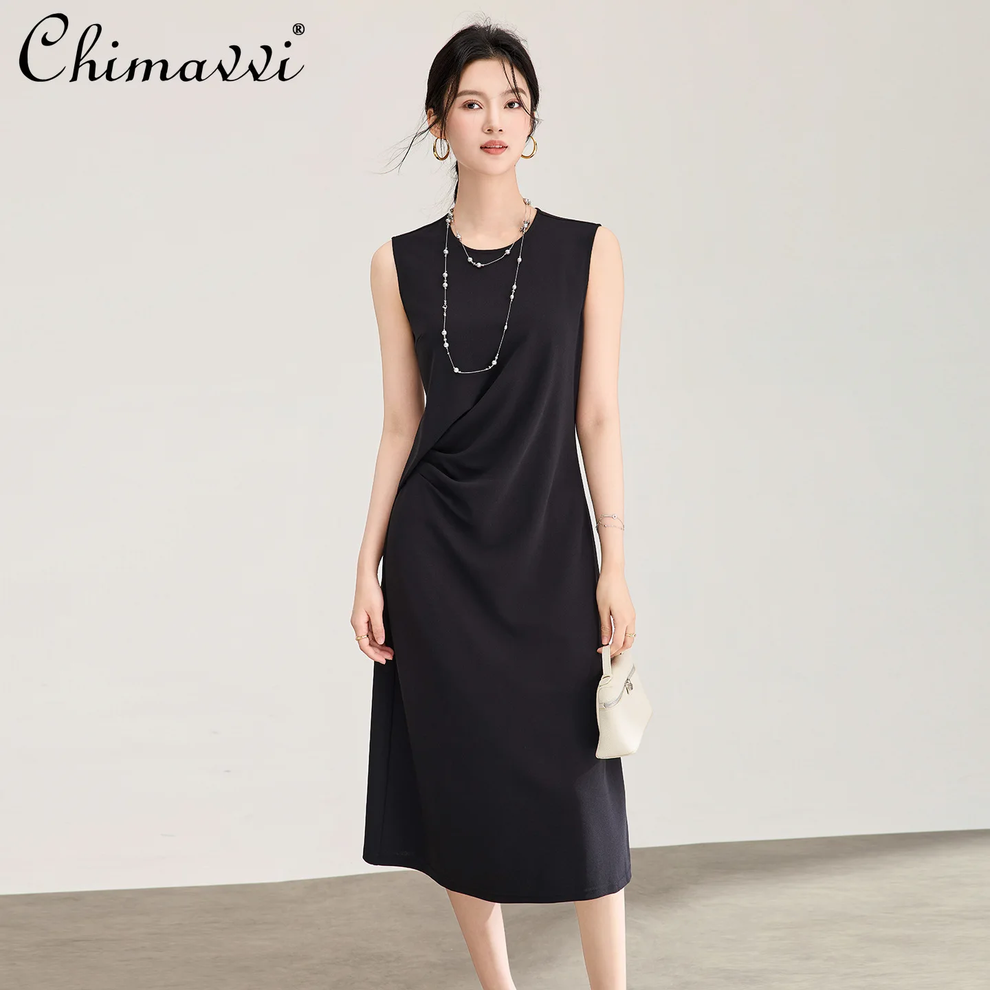 

French Elegant Fashion Commuter Black Dresses Crew Neck Sleeveless High Waist Pleated Slim Fit Midi Dress Women's Summer 2026