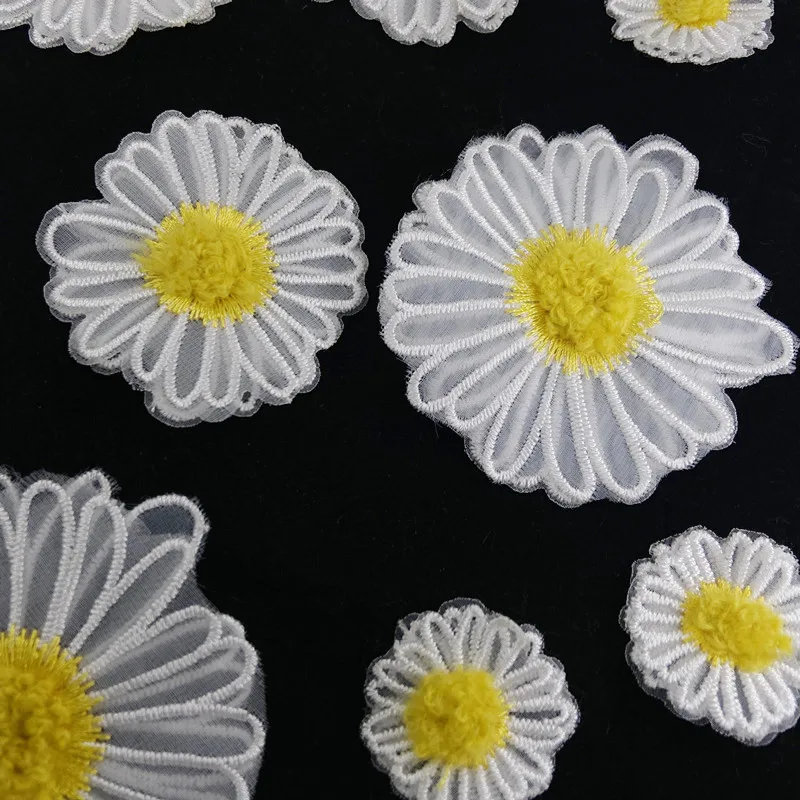 6PCS Christmas Patches Embroidery Cute Flowers Daisy Appliques Patch Parches Para La Ropa Stickers For Cothing Dress P0162