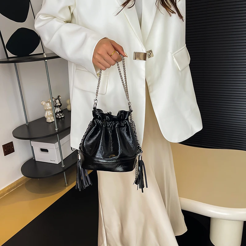 Fashion Tassel Shoulder Bag For Women Brand Designer Handbag And Purse 2024 New Drawstring Bucket Crossbody Bag Mini Bolsas Gold